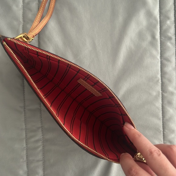 Louis Vuitton Monogram pouch/ wristlet - Picture 6 of 10